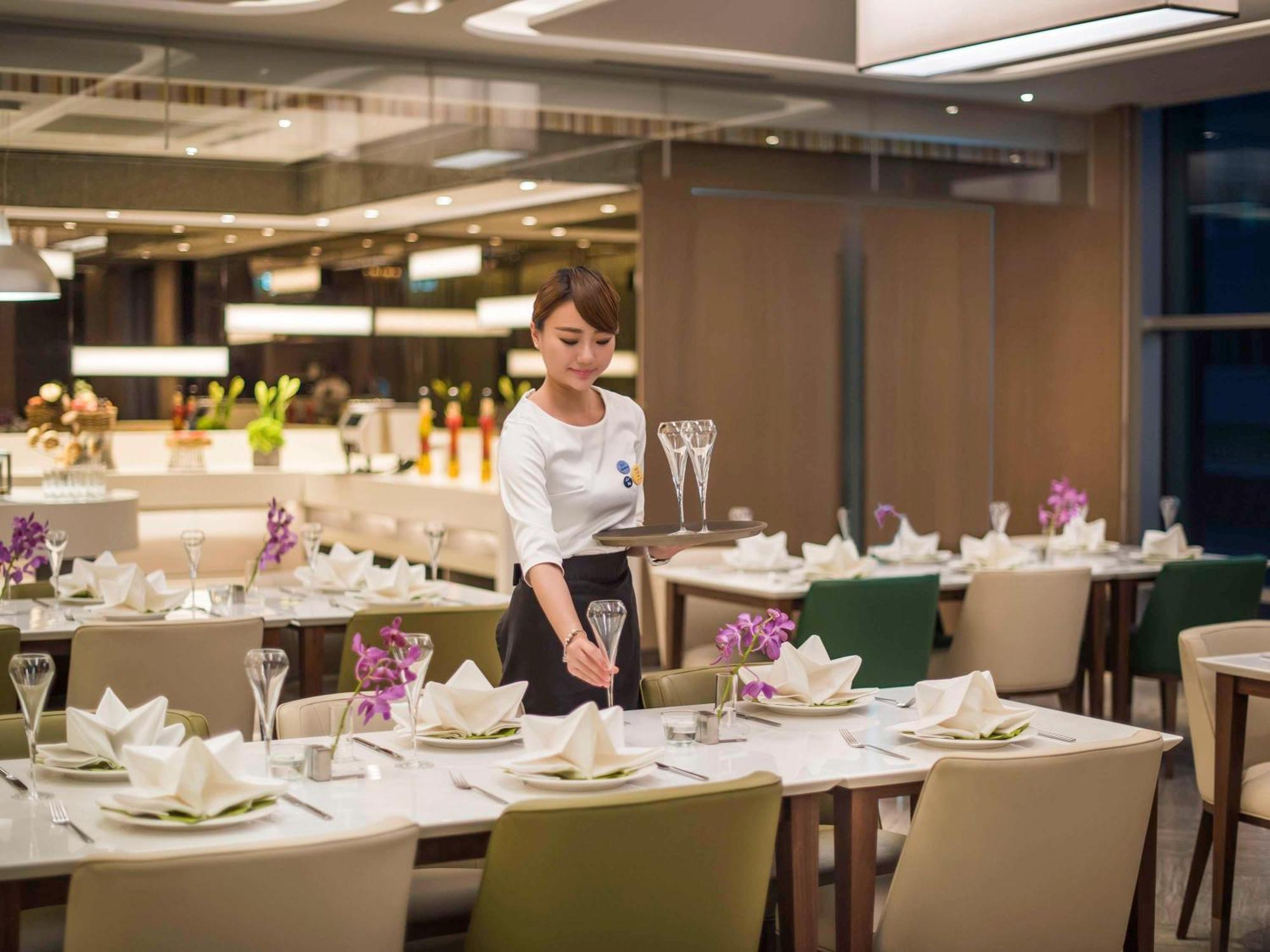 Novotel Taipei Taoyuan International Airport Exterior photo A Thai Airways flight attendant at the Royal Orchid Lounge at Suvarnabhumi Airport